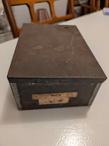 Photo of free Vintage tin box (Addlestone KT15) #1