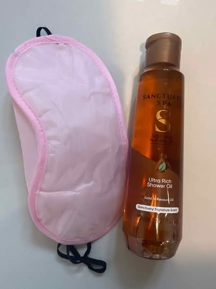 Photo of free Brand new shower oil & sleep mask (CO4 9 Colchester) #1