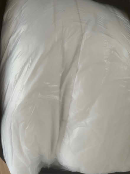 Photo of free a white duvet, anti-mite, 10.5 togs, clean (Kingsway CB4) #2