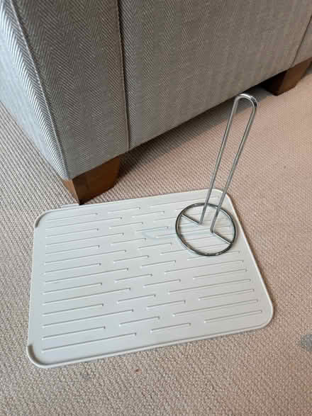 Photo of free Drying mat/paper towel holder (Chiswick W4) #2