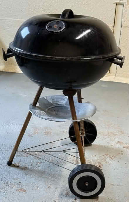 Photo of free bbq needs repair to make safe (Nafferton YO25) #1