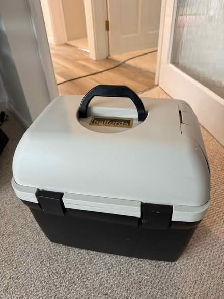 Photo of free Halfords 12v cooling and warming box (Greenhill DY10) #3