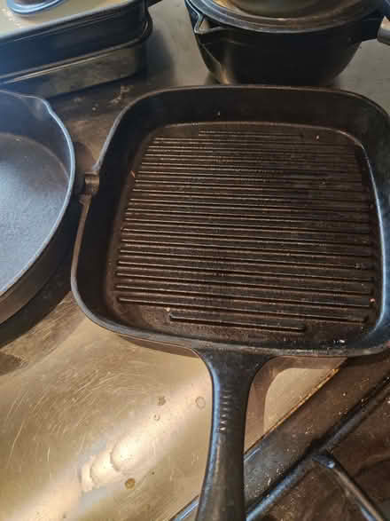 Photo of free the following Enamelled Cast Iron items (Finchampstead RG40) #1
