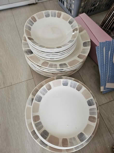 Photo of free Modern dinner set (G68 9BZ) #1