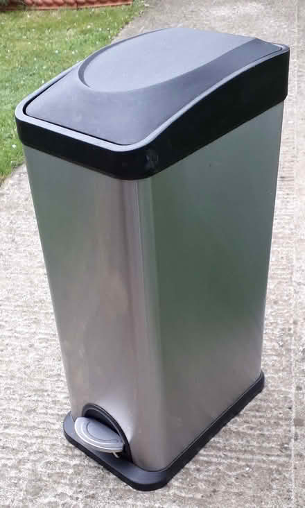 Photo of free Stainless Steel Kitchen Pedal Bin (Kingfisher 18ltr) (Barton OX3) #1