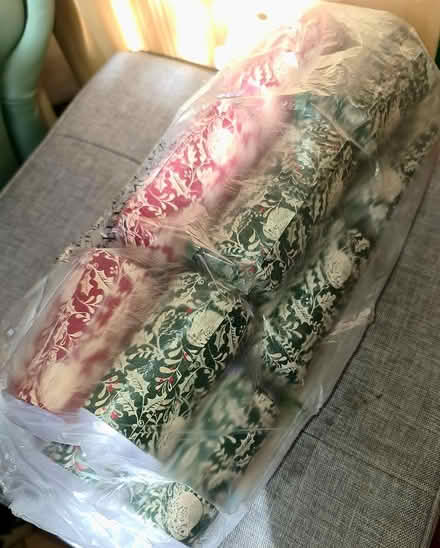 Photo of free 5 Christmas crackers (Dalston E8) #1