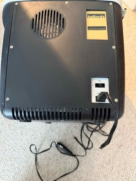 Photo of free Halfords 12v cooling and warming box (Greenhill DY10) #1