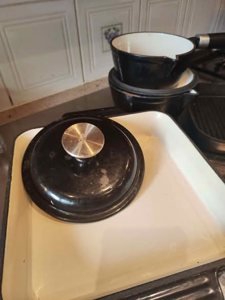 Photo of free the following Enamelled Cast Iron items (Finchampstead RG40) #3