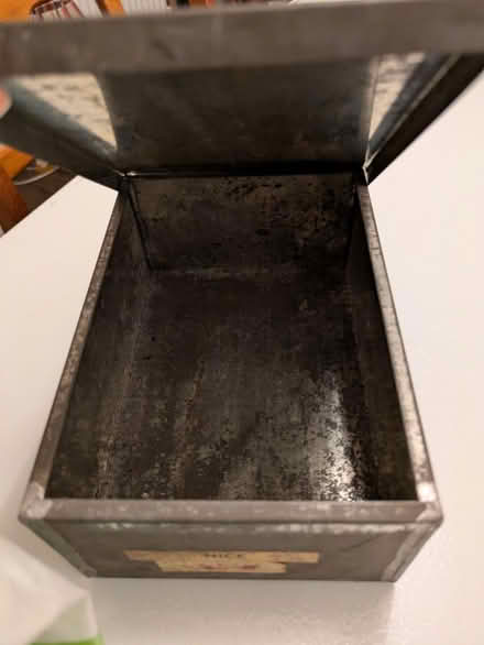 Photo of free Vintage tin box (Addlestone KT15) #2