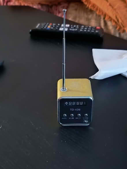 Photo of free Small little radio (Central Reading RG1) #1