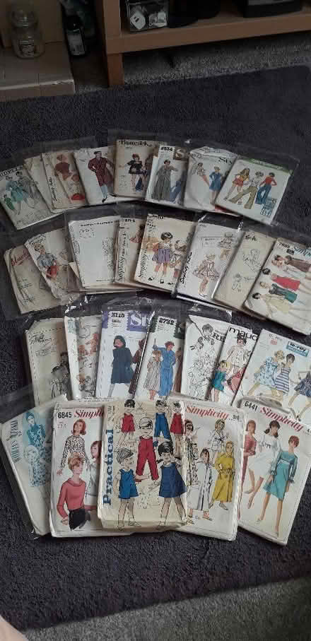 Photo of free Vintage Dressmaking & Knitting Patterns (Welling DA16) #1