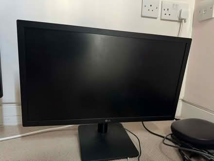 Photo of free 2 PC monitors (Charlton SE7) #3