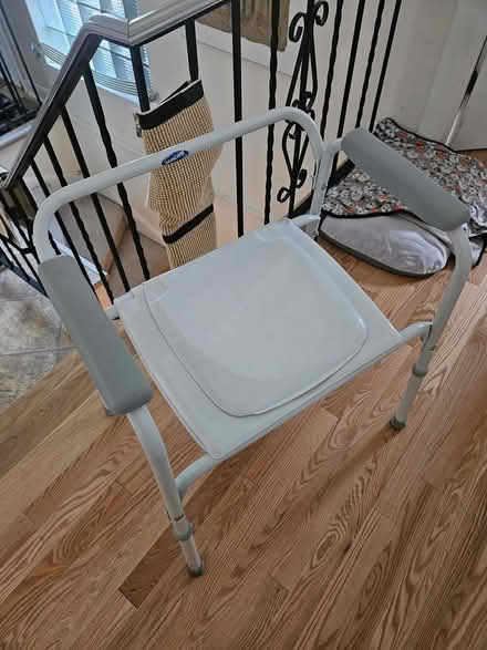 Photo of free Commode (Near the experimental farm) #1