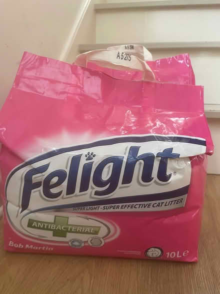 Photo of free one bag and a half of Felight cat litter (Kingsway CB4) #1