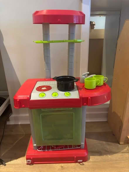 Photo of free Small plastic children’s Kitchen (Chislehurst, Bromley) #3