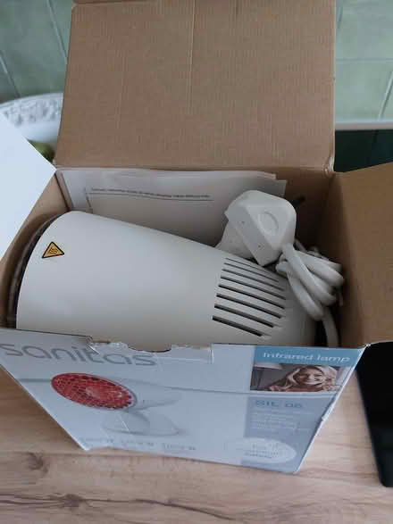 Photo of free Sanitas Heat Lamp (Welwyn AL6) #2