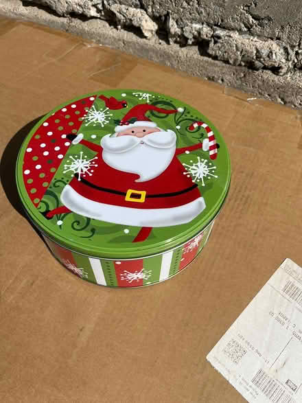 Photo of free Holiday Tin (Oradell) #1