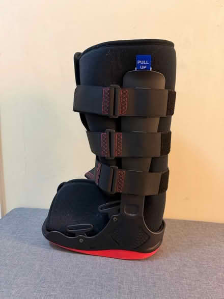 Photo of free Walking boot (Medium) (Hitchin SG4) #1
