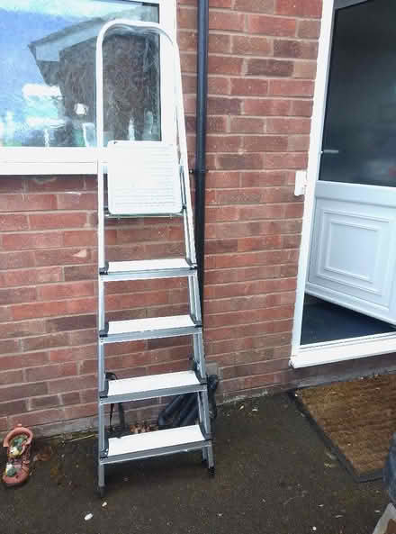 Photo of free Metal step ladder (Wem SY4) #1