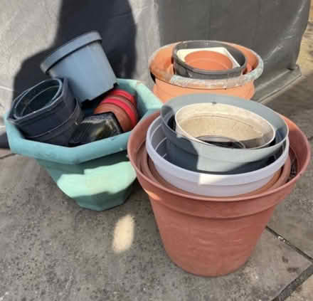 Photo of free Plastic flower pots (Hillingdon UB10) #1