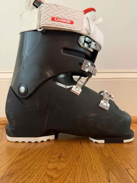 Photo of free Lange SX 90 ski boots (Chesterbrook Rd & N Albemarle) #4