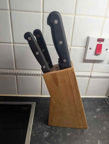 Photo of free 5 knife kitchen block (Blackwall, E14) #1