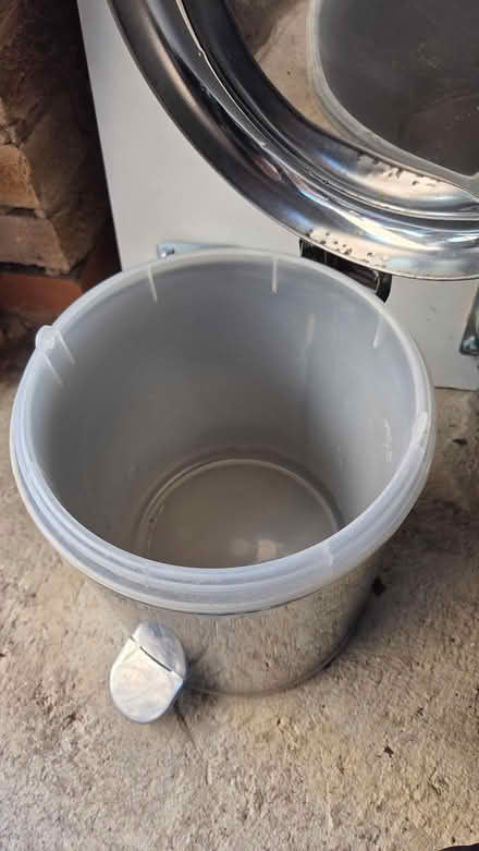 Photo of free bathroom bin (CliftonM,YO30) #2