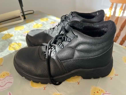Photo of free Working shoes 39 (Beaumont LA1) #1