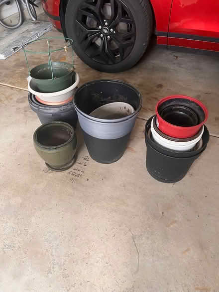 Photo of free Various sized plant pots (Fort Sheridan) #1
