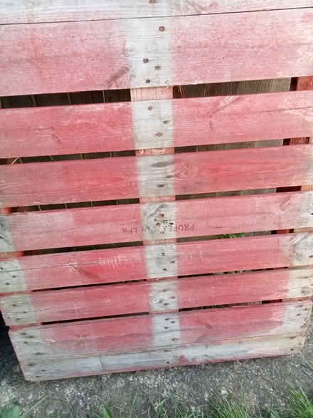 Photo of free 2 rubble bags and pallet (Cashes Green GL5) #1