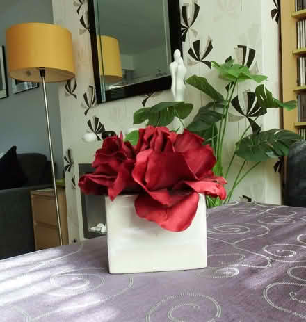 Photo of free Small Ceramic Pot Ornament With Flowers (Vale LA1) #1