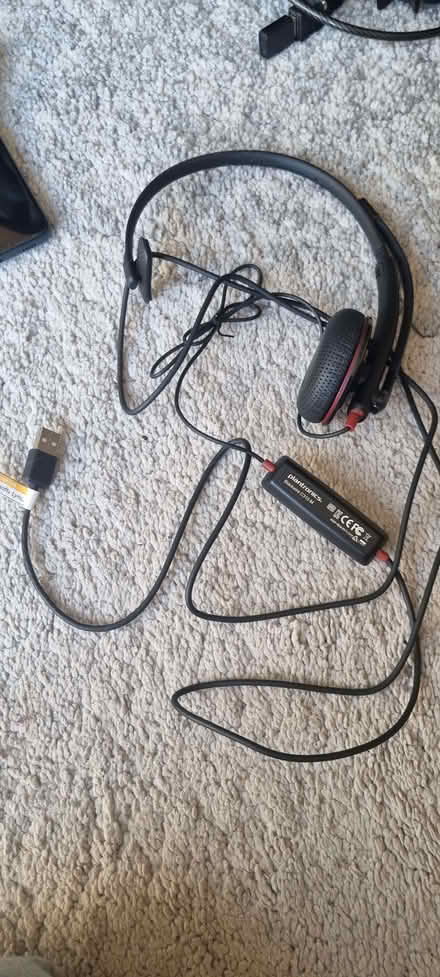 Photo of free Older type tech laptop chargers ,batteries ,Headphones. (Caldecott OX14) #1