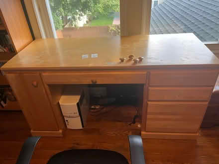 Photo of free Large desk with chair (Woodmere, NY) #1