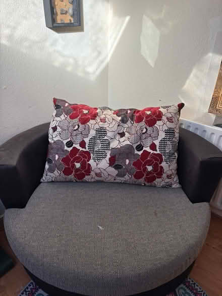 Photo of free Love seat with pillow (BT12) #1