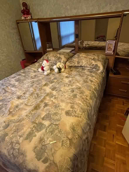 Photo of free Queen size bedroom set (Vaughan) #2