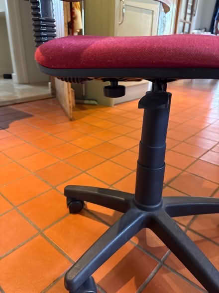 Photo of free Desk chair - small (Baldon Row OX44) #2