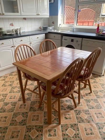 Photo of free Kitchen table & 4 chairs with seat cushions (Hoddesdon EN11) #1