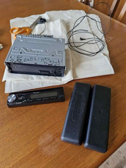 Photo of free Pioneer car radio/cd (Bloomfield BA2) #2