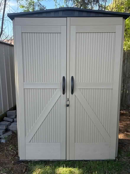Photo of free Rubbermaid shed (Saugerties) #1