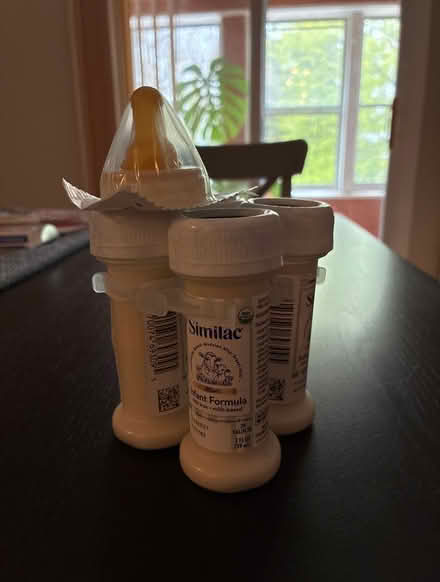 Photo of free sample bottles of Similac (Chicopee) #1