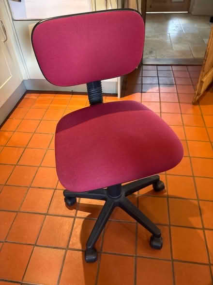 Photo of free Desk chair - small (Baldon Row OX44) #1