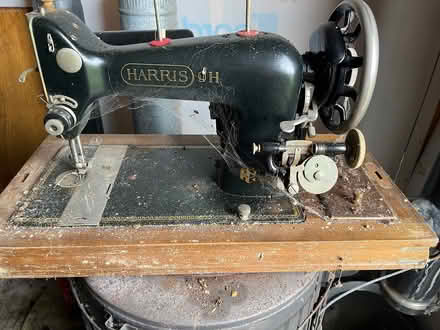 Photo of free Vintage Harris main sewing machine (Shirley, Croydon) #2