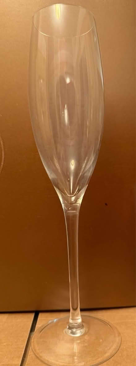 Photo of free 18 Champagne Flutes (Chesterbrook Rd & N Albemarle) #2
