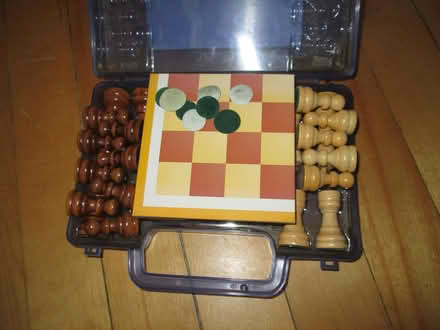 Photo of free small chess set - read on (Old Ottawa South) #1