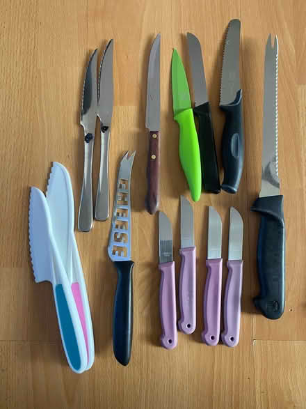 Photo of free Miscellaneous knives (Cogges OX28) #1