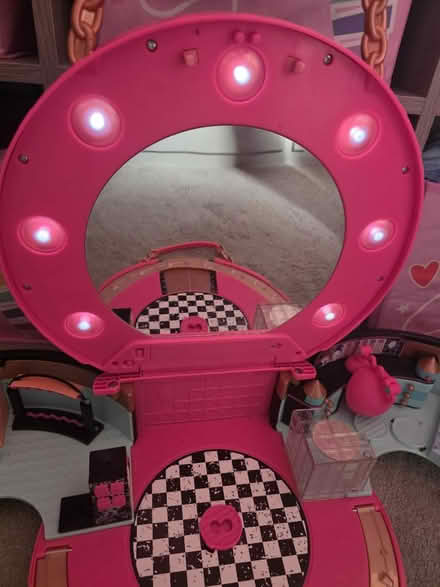 Photo of free LOL Surprise carry case playset (Richmond TW10) #3