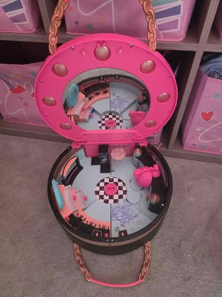 Photo of free LOL Surprise carry case playset (Richmond TW10) #2