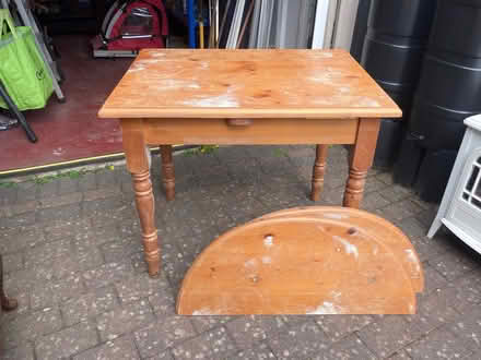 Photo of free Dining Table (Northfield Crescent NG9) #4