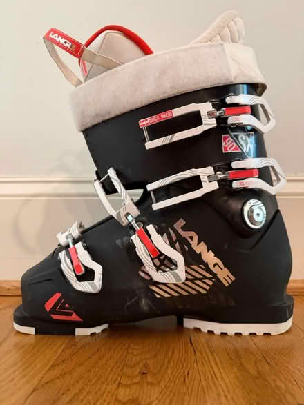 Photo of free Lange SX 90 ski boots (Chesterbrook Rd & N Albemarle) #3