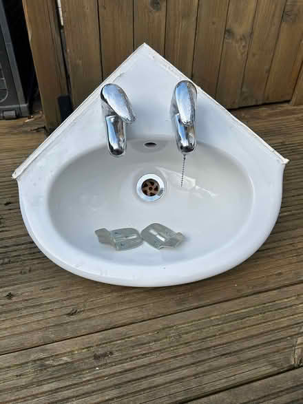 Photo of free White Corner Basin (Mossley - OL5) #1